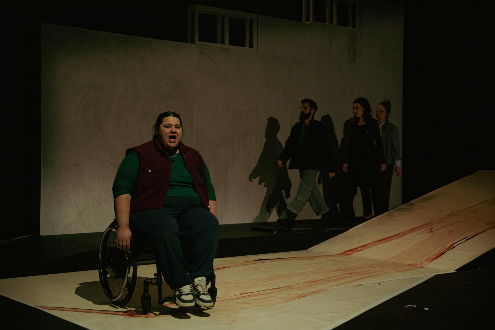 Stadt unter Belagerung, Yuria Knoll